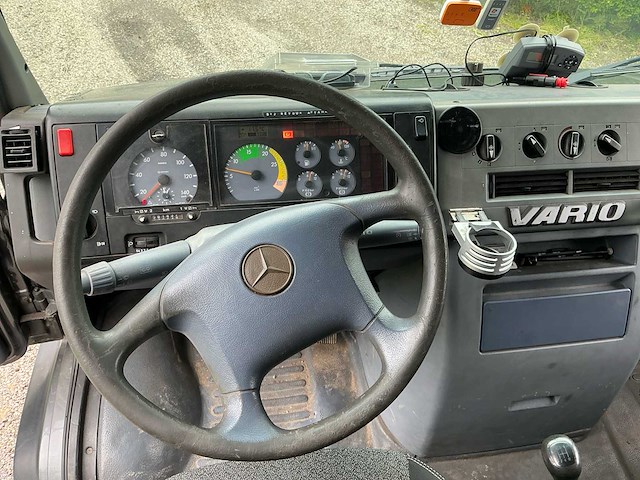 2003 mercedes-benz vrachtwagen met race trailer - afbeelding 68 van  87