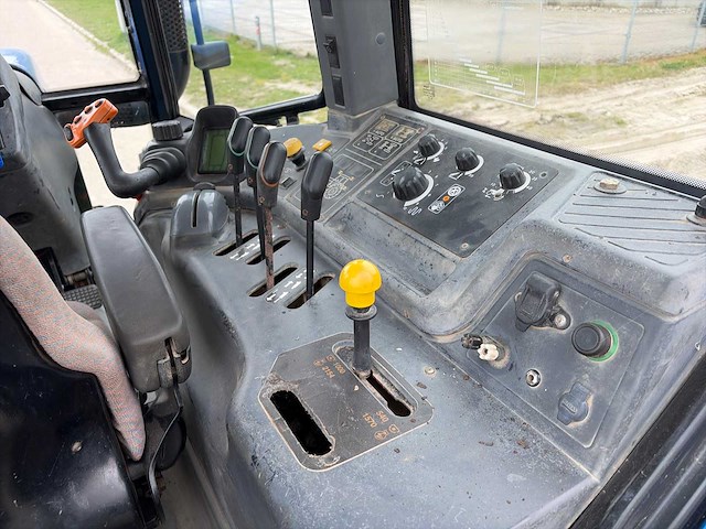 2003 new holland tm175 vierwielaangedreven landbouwtractor - afbeelding 9 van  21