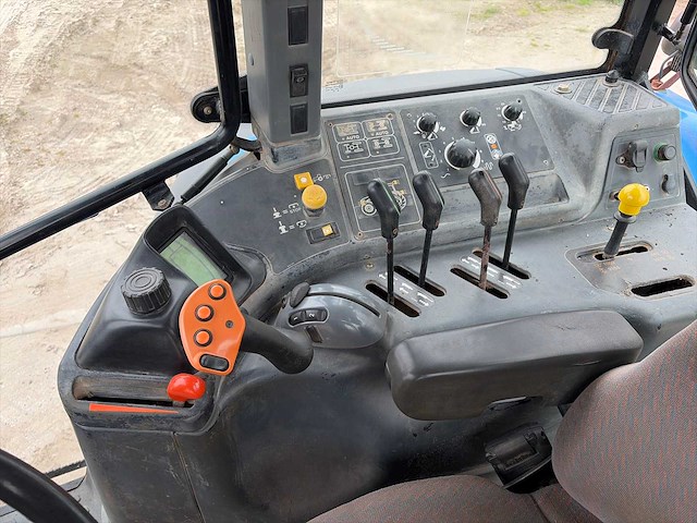 2003 new holland tm175 vierwielaangedreven landbouwtractor - afbeelding 14 van  21