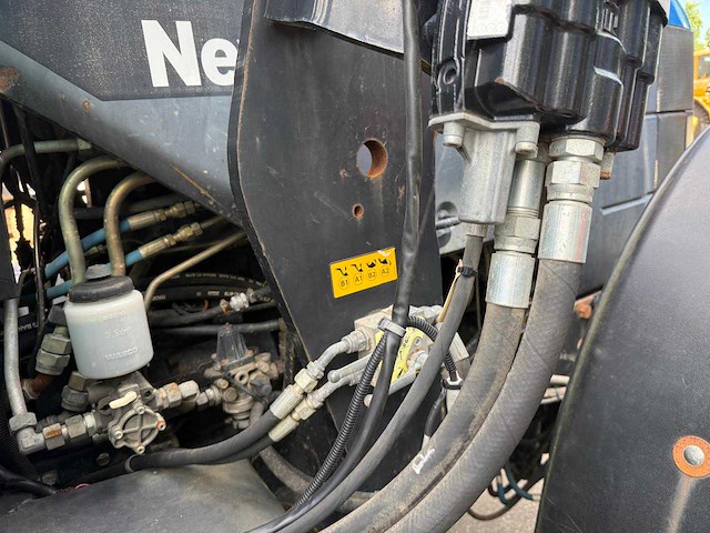 2003 new holland tm190 vierwielaangedreven landbouwtractor - afbeelding 2 van  12