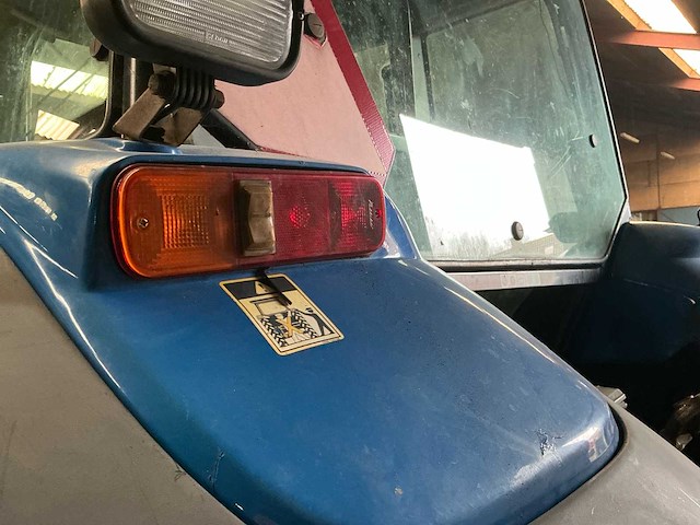 2003 new holland ts110 vierwielaangedreven landbouwtractor - afbeelding 3 van  15