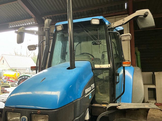 2003 new holland ts110 vierwielaangedreven landbouwtractor - afbeelding 4 van  15