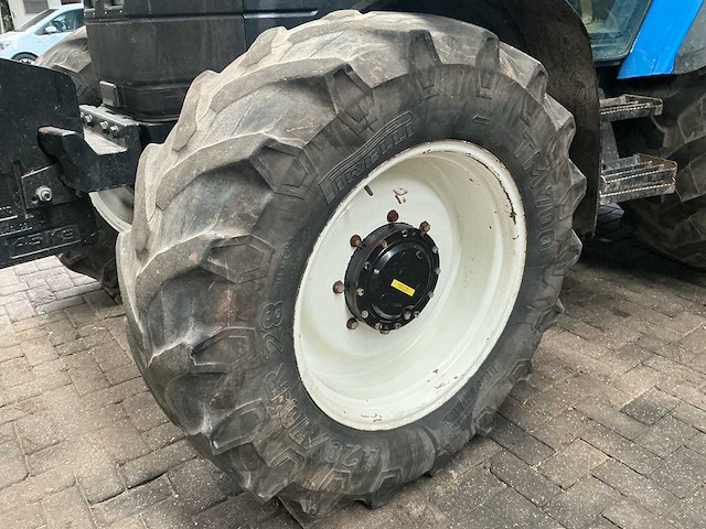 2003 new holland ts110 vierwielaangedreven landbouwtractor - afbeelding 8 van  15