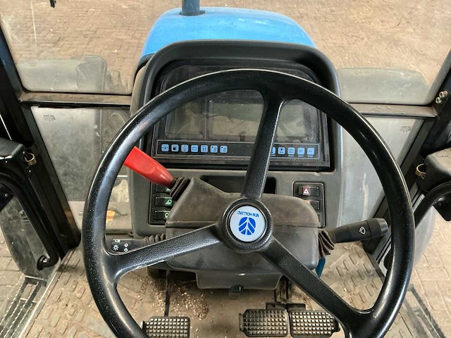 2003 new holland ts110 vierwielaangedreven landbouwtractor - afbeelding 12 van  15