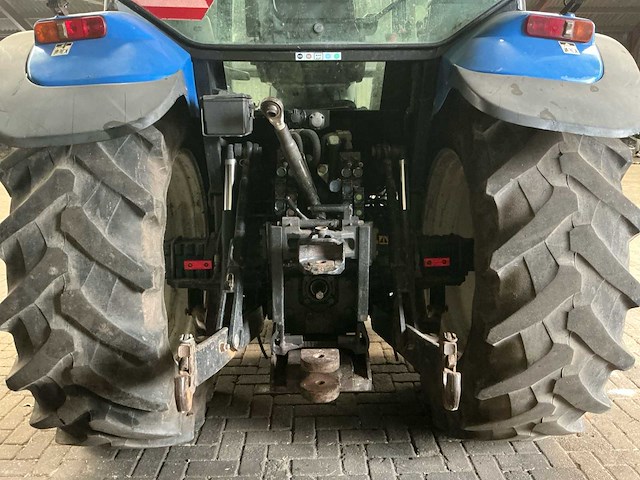 2003 new holland ts110 vierwielaangedreven landbouwtractor - afbeelding 15 van  15