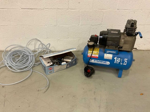 2003 parise p25acm zuigercompressor en vloeistofspuit - afbeelding 1 van  6