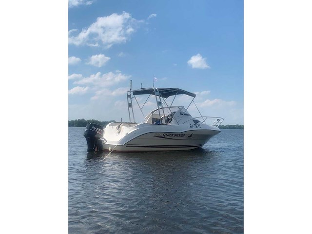 2003 quick silver 540 cruiser boot met 2016 suzuki df40 buitenboordmotor - afbeelding 2 van  7