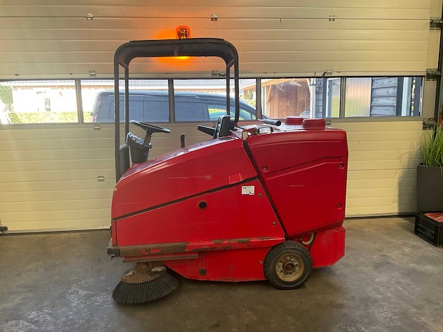 2003 rcm r mille d diesel zelfrijdende veegmachine - afbeelding 1 van  10