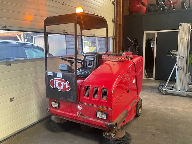2003 rcm r mille d diesel zelfrijdende veegmachine - afbeelding 3 van  10