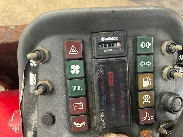 2003 rcm r mille d diesel zelfrijdende veegmachine - afbeelding 8 van  10