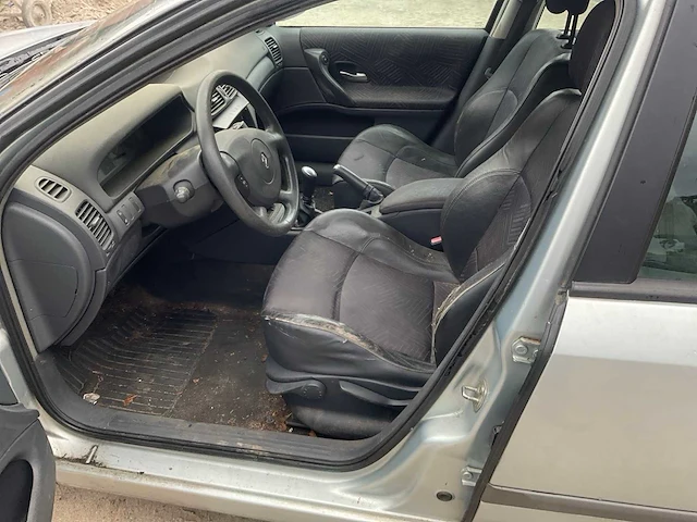 2003 renault laguna grand tour 1.8-16v expression personenauto - afbeelding 5 van  25