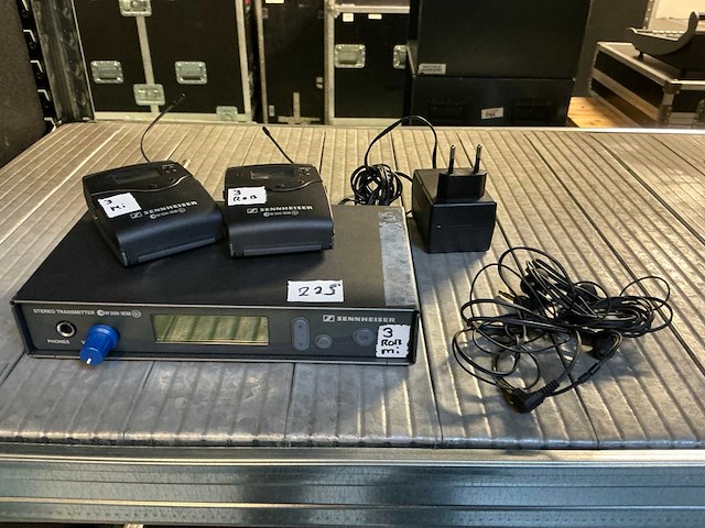 2003 sennheiser ew300g2 a in-ear zender met 2 belt receivers - afbeelding 1 van  5