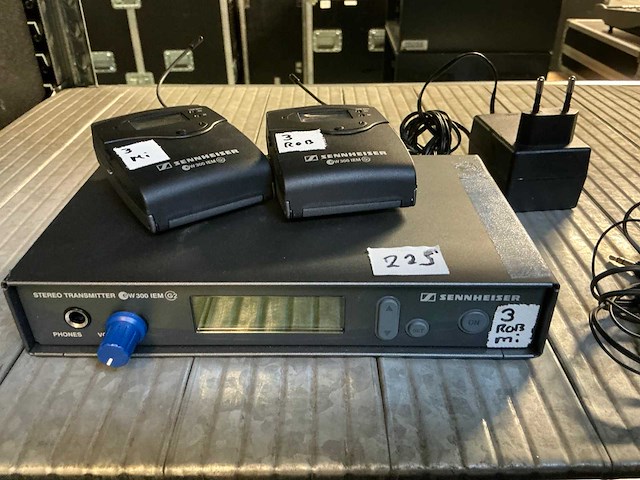 2003 sennheiser ew300g2 a in-ear zender met 2 belt receivers - afbeelding 2 van  5