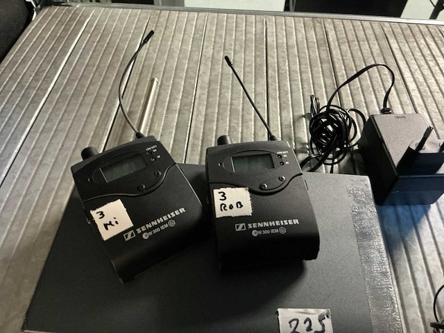 2003 sennheiser ew300g2 a in-ear zender met 2 belt receivers - afbeelding 3 van  5