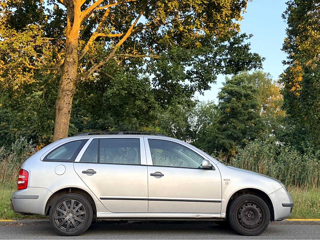 2003 skoda fabia combi 1.4-16v creation personenauto - afbeelding 9 van  13