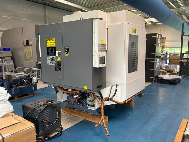 2003 supermax ycm-fv56a verticale cnc-bewerkingscentrum - afbeelding 19 van  24