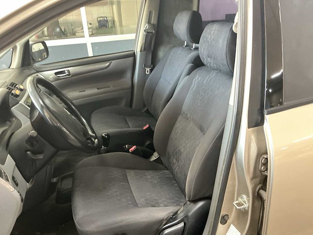 2003 toyota avensis verso 2.0 d4-d l. terra personenauto - afbeelding 17 van  18