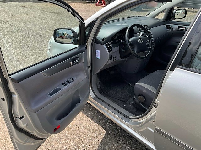 2003 toyota avensis verso 2.0i 7-persoons personenauto 68-lj-dz - afbeelding 8 van  35