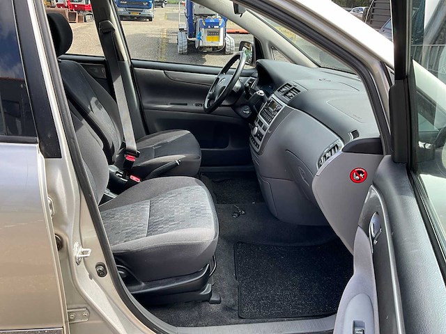 2003 toyota avensis verso 2.0i 7-persoons personenauto 68-lj-dz - afbeelding 19 van  35