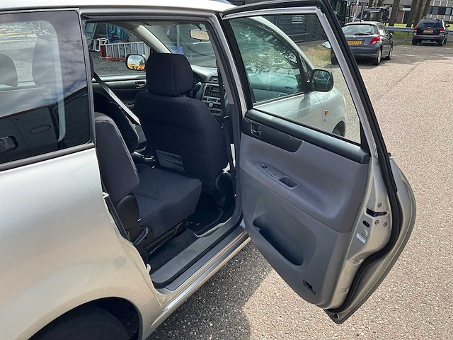 2003 toyota avensis verso 2.0i 7-persoons personenauto 68-lj-dz - afbeelding 20 van  35