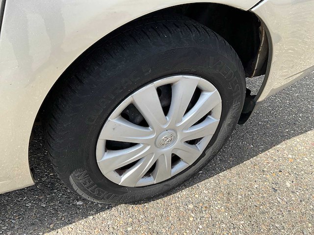2003 toyota avensis verso 2.0i 7-persoons personenauto 68-lj-dz - afbeelding 2 van  34