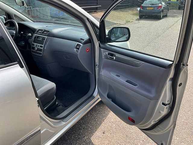 2003 toyota avensis verso 2.0i 7-persoons personenauto 68-lj-dz - afbeelding 17 van  34