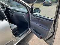 2003 toyota avensis verso 2.0i 7-persoons personenauto 68-lj-dz - afbeelding 17 van  34