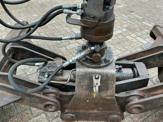 2003 veenhuis jvk 16000 kipper met autolaadkraan - afbeelding 23 van  33