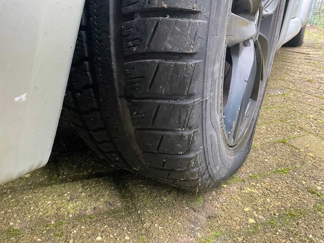 2003 volkswagen new beetle 2.0 cabriolet - afbeelding 2 van  37