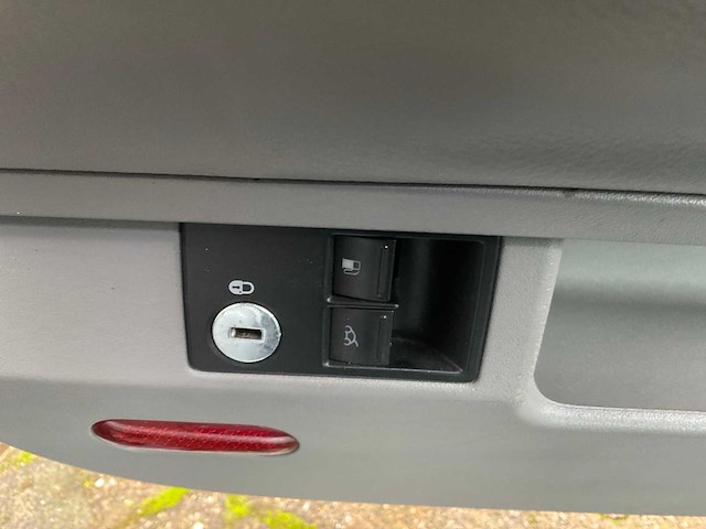 2003 volkswagen new beetle 2.0 cabriolet - afbeelding 8 van  37