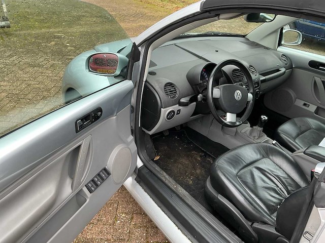 2003 volkswagen new beetle 2.0 cabriolet - afbeelding 21 van  37