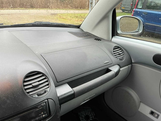 2003 volkswagen new beetle 2.0 cabriolet - afbeelding 27 van  37