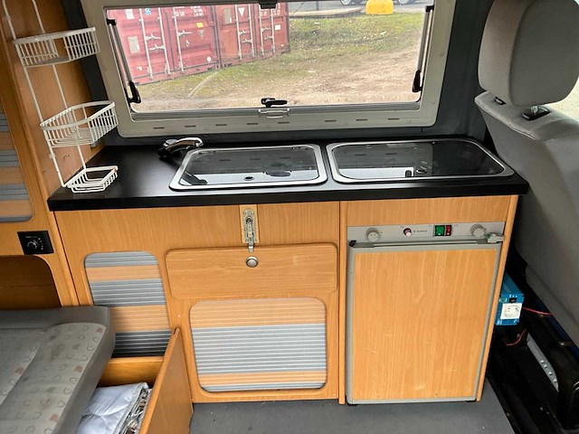 2003 volkswagen transporter tdi camper - afbeelding 22 van  52