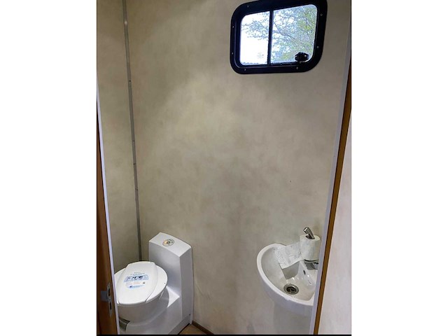 2003 volvo fl 220 zitgroep, toilet, 5 paarden 1 pony, paardenwagen - afbeelding 9 van  14