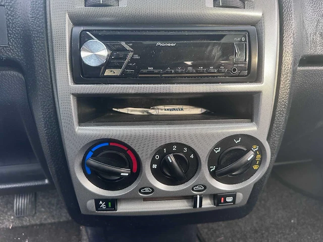 2004 - hyundai - getz - 1.3i gls sky - 32-nt-rn - afbeelding 2 van  15