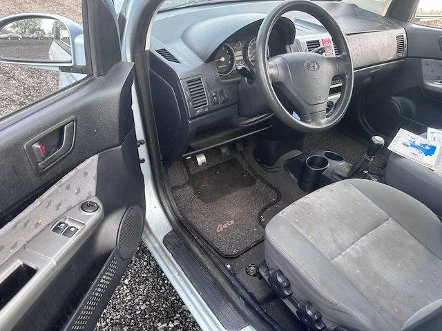 2004 - hyundai - getz - 1.3i gls sky - 32-nt-rn - afbeelding 12 van  15