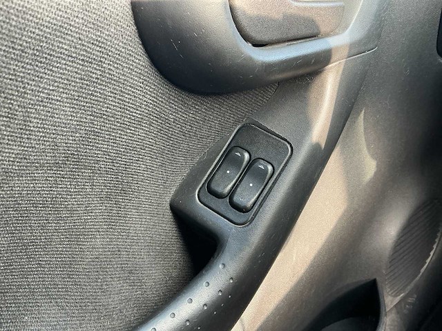 2004 - opel - corsa - 1.2-16v rhythm - personenauto - afbeelding 10 van  12