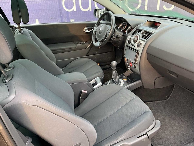 2004 - renault - mégane coupé-cabriolet - 2.0-16v dynam.luxe - personenauto - afbeelding 7 van  9