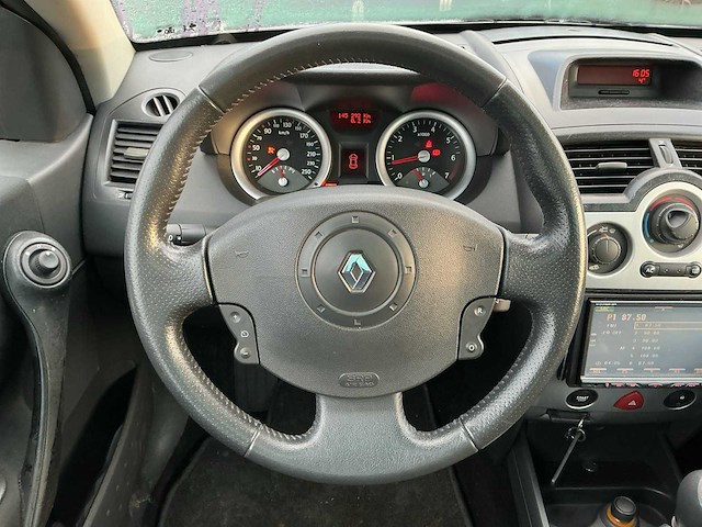2004 - renault - mégane coupé-cabriolet - 2.0-16v dynam.luxe - personenauto - afbeelding 2 van  13