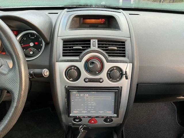 2004 - renault - mégane coupé-cabriolet - 2.0-16v dynam.luxe - personenauto - afbeelding 13 van  13