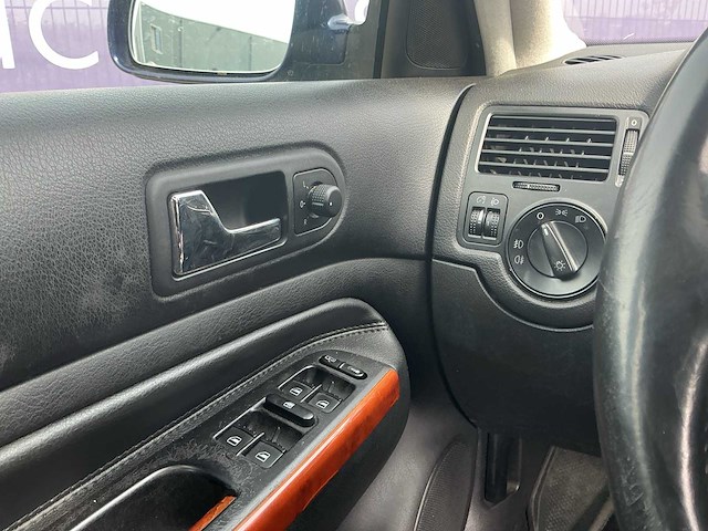 2004 - volkswagen - bora - 2.0 highline - personenauto - afbeelding 2 van  11