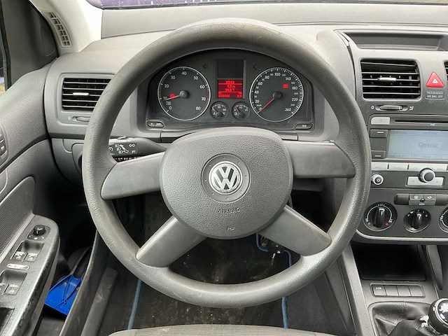 2004 - volkswagen - golf - 1.6 trendline - personenauto - afbeelding 1 van  2