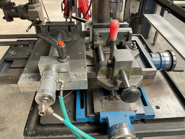 2004 alzmetall ab26-p/sv kolomboormachine met x-y-kruistafel - afbeelding 5 van  13