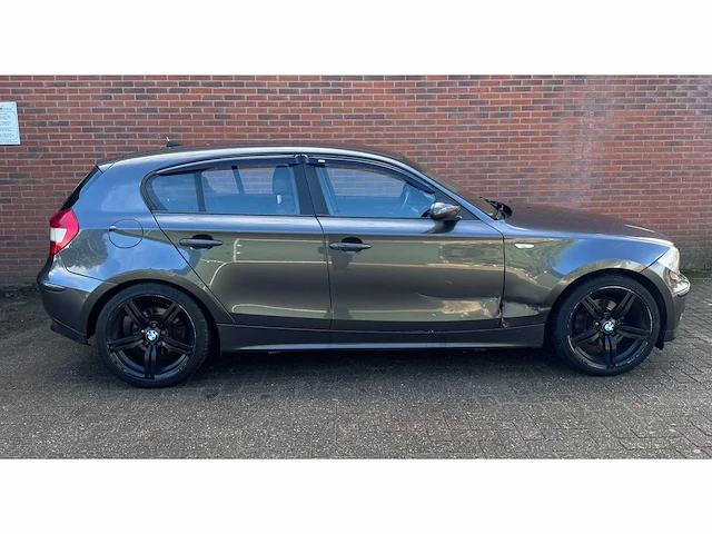 2004 bmw 1-serie 120i high executive automaat personenauto - afbeelding 3 van  8