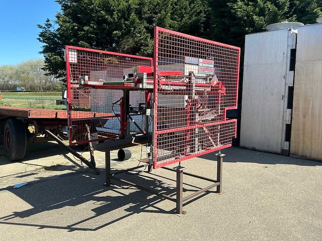 2004 burg’s h.k.d-a.e. hydraulische doseer kistenkantelaar - afbeelding 3 van  9