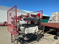 2004 burg’s h.k.d-a.e. hydraulische doseer kistenkantelaar - afbeelding 2 van  2