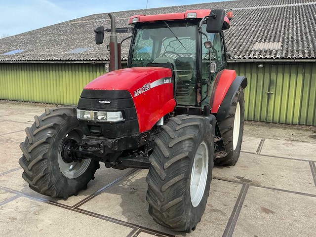 2004 case ih mxu125 vierwielaangedreven landbouwtractor - afbeelding 1 van  33