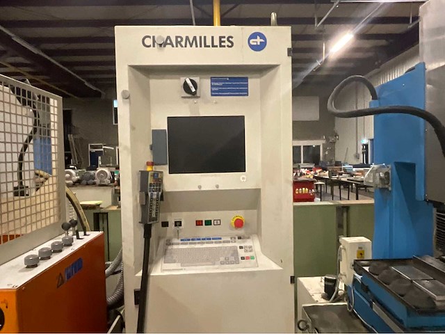 2004 charmilles roboform 23 zinkvonkmachine met gereedschap/onderdelen kast - afbeelding 4 van  29