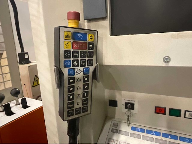 2004 charmilles roboform 23 zinkvonkmachine met gereedschap/onderdelen kast - afbeelding 6 van  29