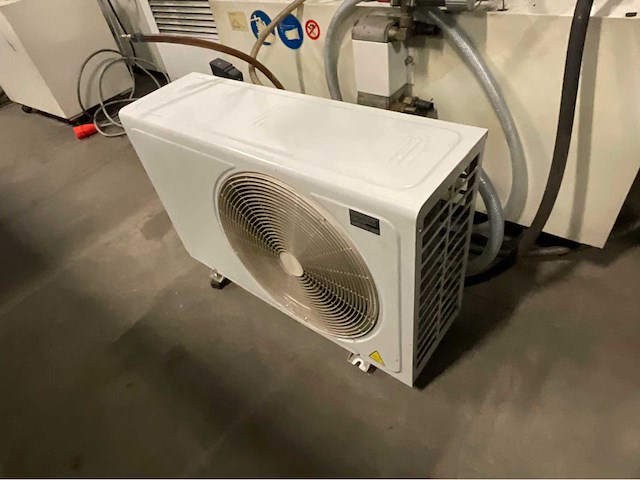 2004 charmilles roboform 23 zinkvonkmachine met gereedschap/onderdelen kast - afbeelding 10 van  29